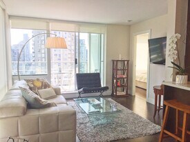 535 Smithe St in Vancouver, BC - Building Photo