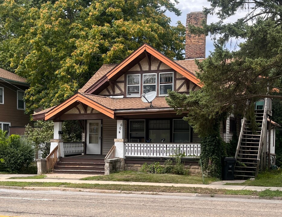 604 E Emerson St in Bloomington, IL - Building Photo