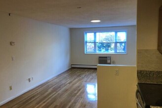 240 Babcock St, Unit 33 in Brookline, MA - Foto de edificio - Building Photo