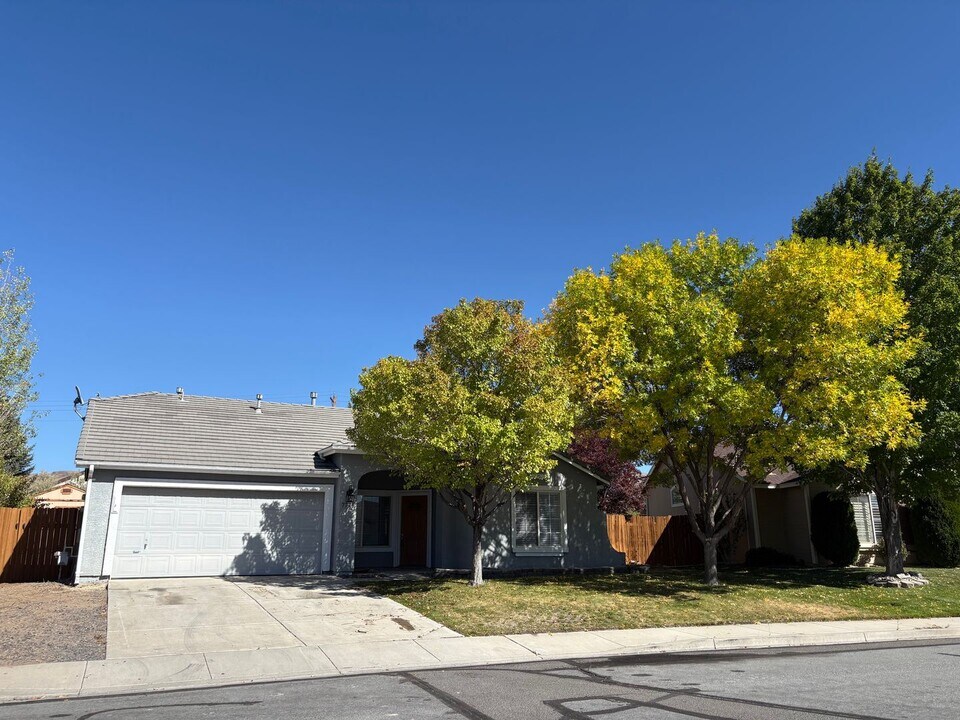 7774 Cerritos Cir in Sparks, NV - Building Photo