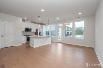 620 Sadie Cir in New Brunswick, NJ - Building Photo - Building Photo