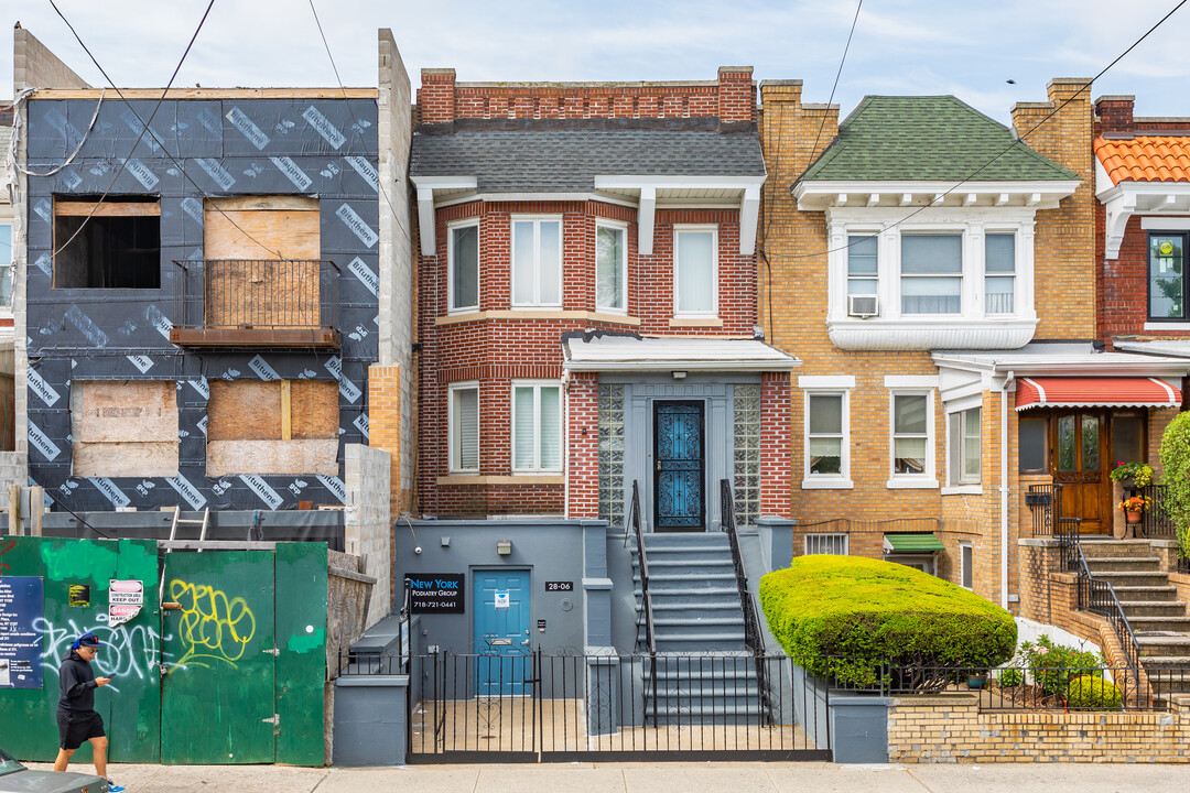 2806 Ditmars Blvd in Astoria, NY - Building Photo