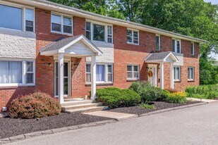 Sitterly Manor in Clifton Park, NY - Building Photo