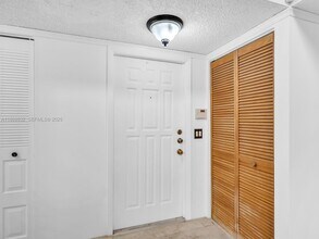 6326 NW 170th Terrace in Hialeah, FL - Building Photo - Building Photo