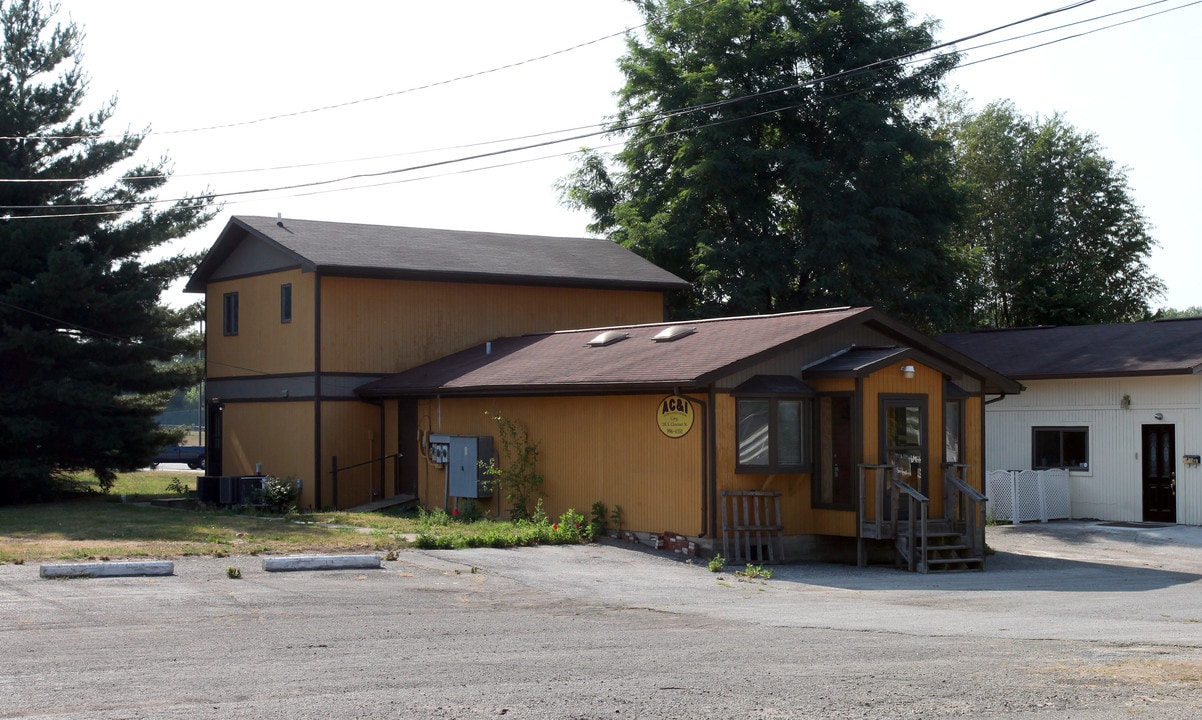 285 S Chestnut St in Monrovia, IN - Building Photo