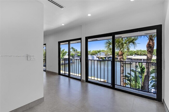 6409 Windmill Gate Rd in Miami Lakes, FL - Building Photo - Building Photo