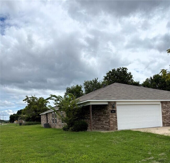 242 N Marietta Wy in Farmington, AR - Building Photo - Building Photo