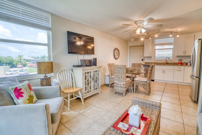 5700 Bonita Beach Rd SW in Bonita Springs, FL - Foto de edificio - Building Photo