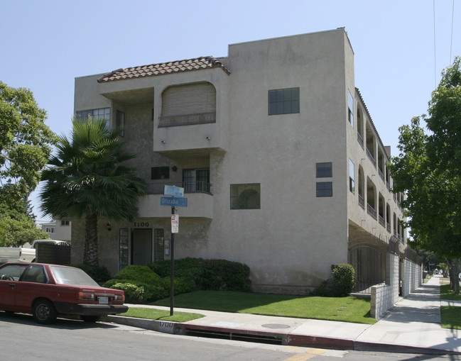 1700 Orizaba Ave in Long Beach, CA - Building Photo - Building Photo