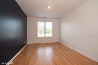2040 W Belmont Ave in Chicago, IL - Building Photo - Building Photo