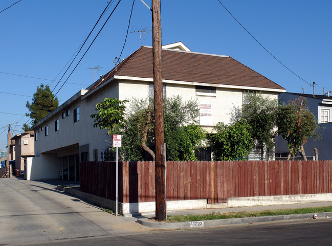 11723 Truro Ave in Hawthorne, CA - Building Photo - Building Photo