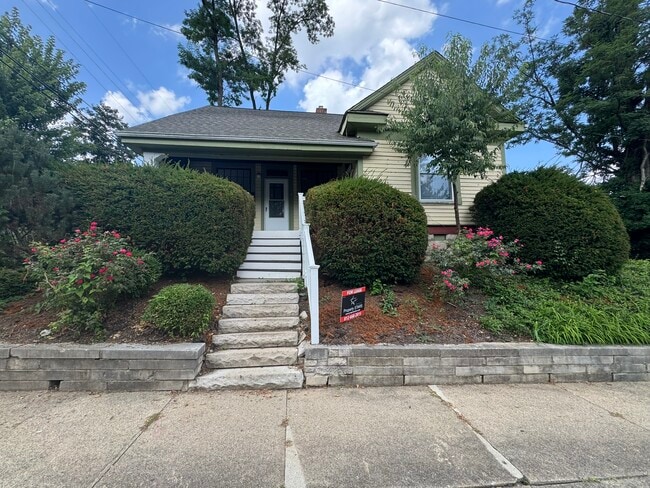 property at 215 E 9th St