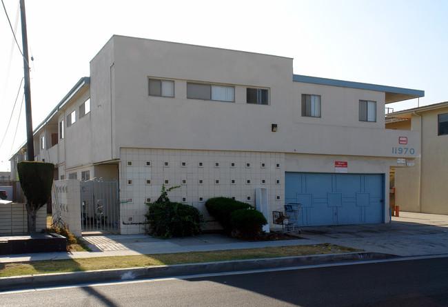 11970 Grevillea Ave in Hawthorne, CA - Building Photo - Building Photo