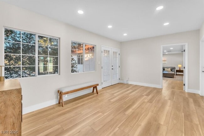 property at 2868 Vista Del Sol Ave