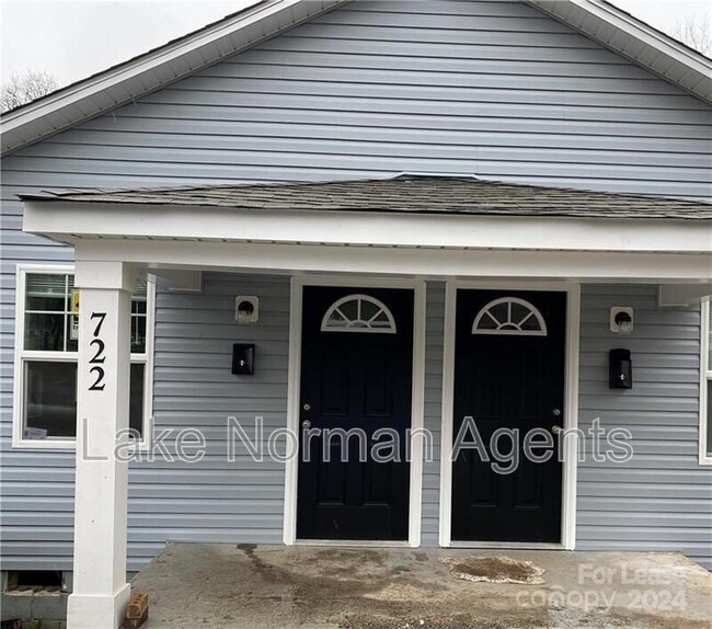 property at 722 E Pine St