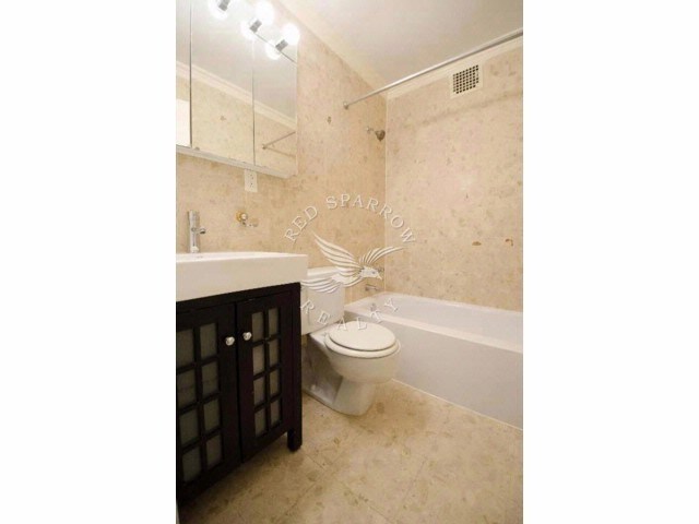 304 W 92nd St-Unit -STUDIO2 in New York, NY - Building Photo - Building Photo