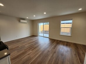 1006 Peach Rd in Winlock, WA - Building Photo - Building Photo