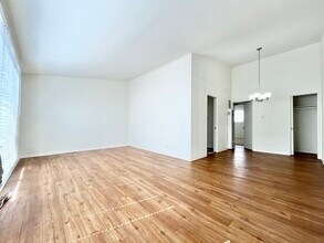 333 Rexford Dr-Unit -8 in Beverly Hills, CA - Building Photo - Building Photo