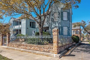 1602 Sealy Ave in Galveston, TX - Building Photo