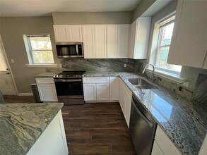 401 W Saulnier St in Houston, TX - Building Photo - Building Photo