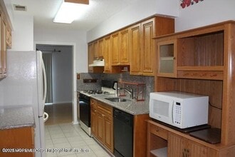 35 Seabreeze Square in Freehold, NJ - Building Photo - Building Photo