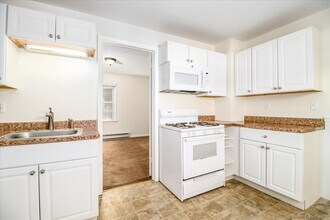 4 Edgewood St in Danbury, CT - Foto de edificio - Building Photo