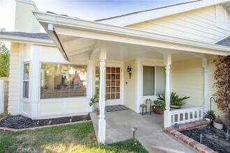 27723 Clark Ct, Unit 2002 in Santa Clarita, CA - Foto de edificio - Building Photo