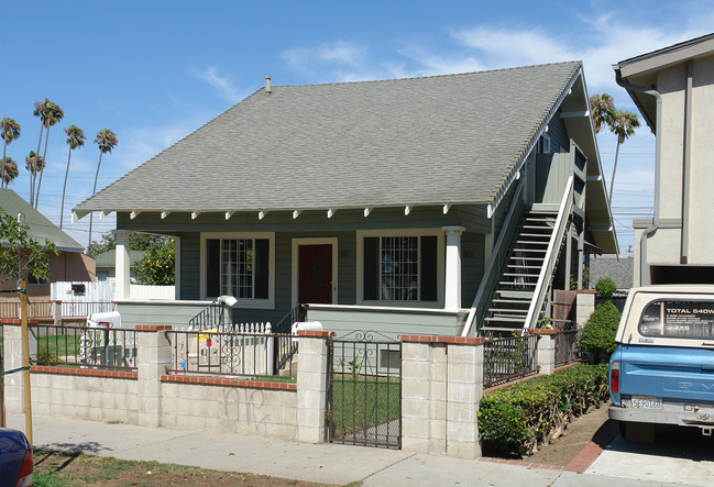 130-132 S D St in Oxnard, CA - Building Photo - Building Photo