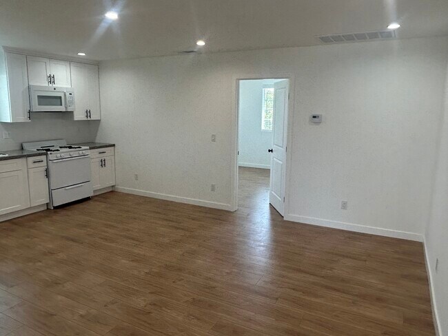 11723 Pendleton St in Sun Valley, CA - Building Photo - Building Photo