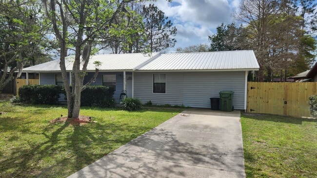 7011 Foxwood Ln in Palatka, FL - Building Photo - Building Photo