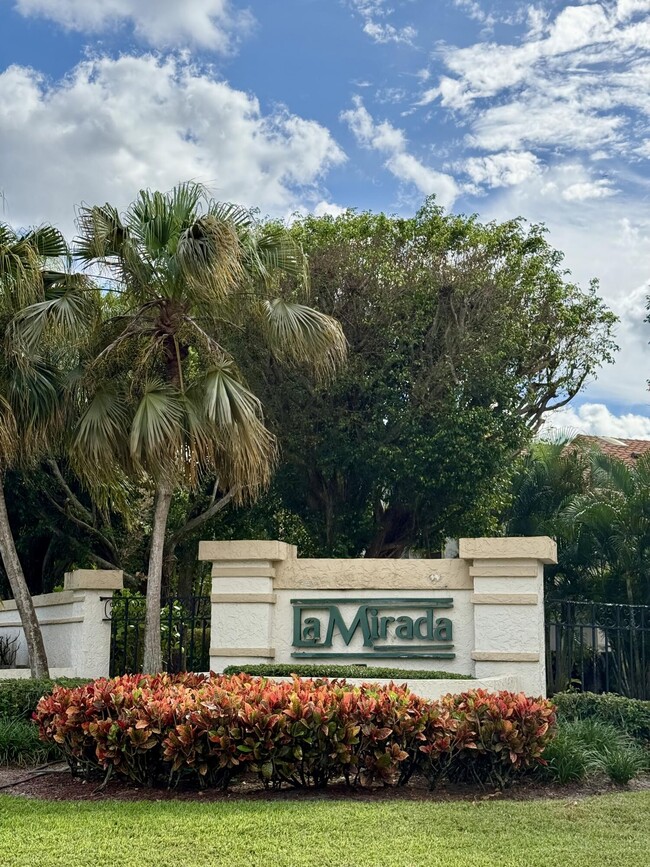 7888 La Mirada Dr in Boca Raton, FL - Foto de edificio - Building Photo