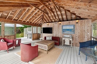 11 Sandown Ct in Wainscott, NY - Building Photo - Building Photo