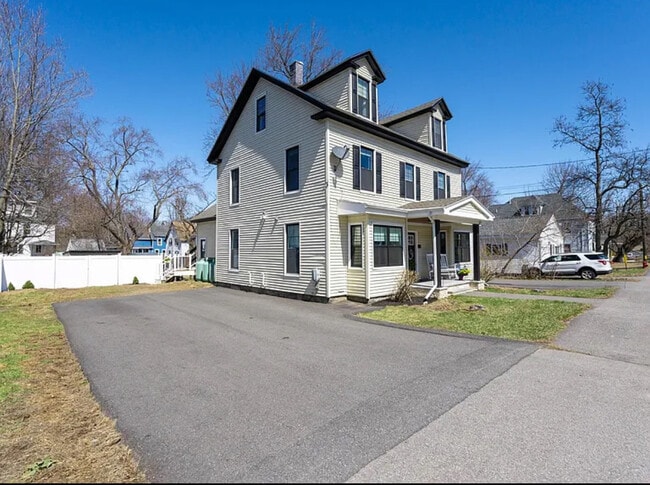 39 South Ave, Unit Apt 2 in Derry, NH - Building Photo - Building Photo