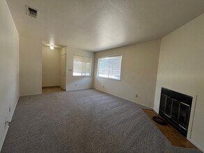 9088 Salmon Falls Dr in Sacramento, CA - Building Photo - Building Photo