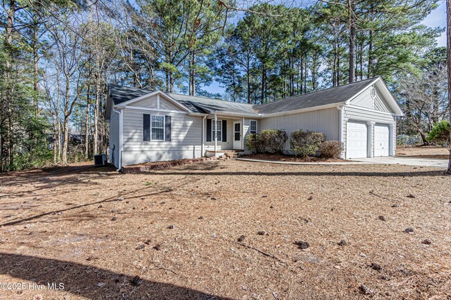 307 White Pine Ct in Midway Park, NC - Building Photo - Building Photo