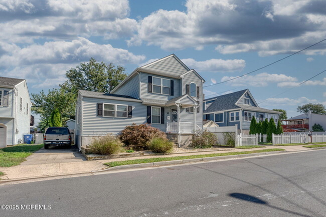 37 Monmouth Ave in Middletown, NJ - Building Photo - Building Photo