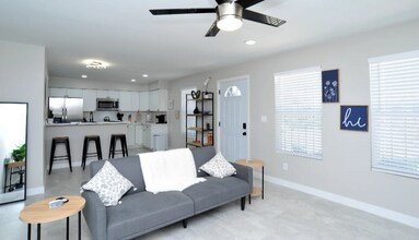 6596 Calle La Paz in Tucson, AZ - Building Photo - Building Photo