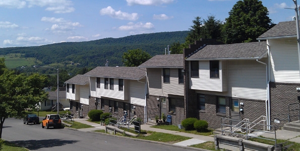 Hillside Manor in Hornell, NY - Foto de edificio