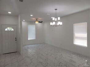 5801 N Main St in McAllen, TX - Building Photo - Building Photo