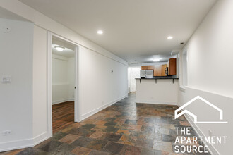 3023 N Oakley Ave, Unit GDN in Chicago, IL - Building Photo - Building Photo