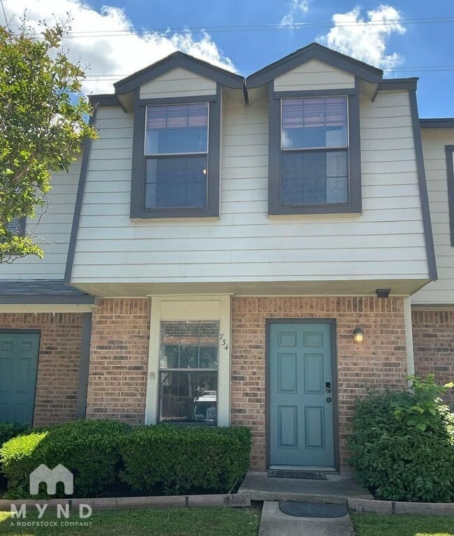 property at 734 W Collins St