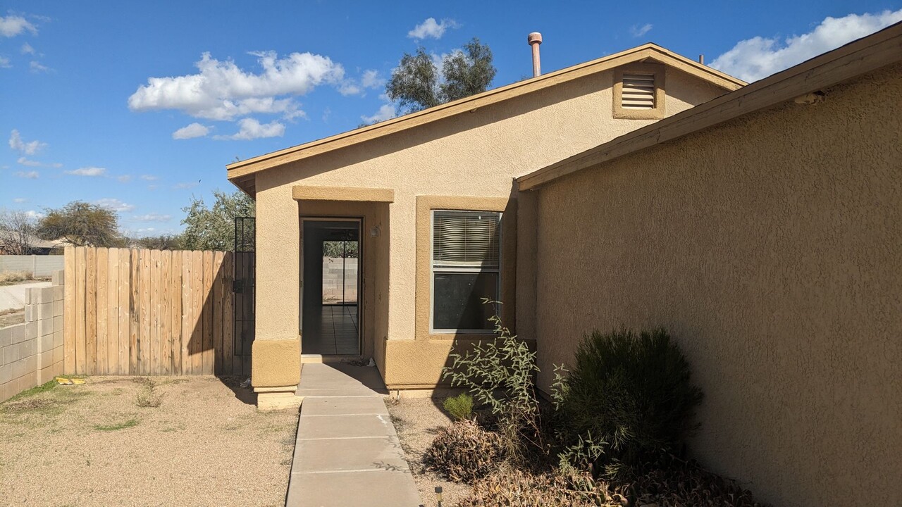 1668 W Swisher Pl in Tucson, AZ - Building Photo