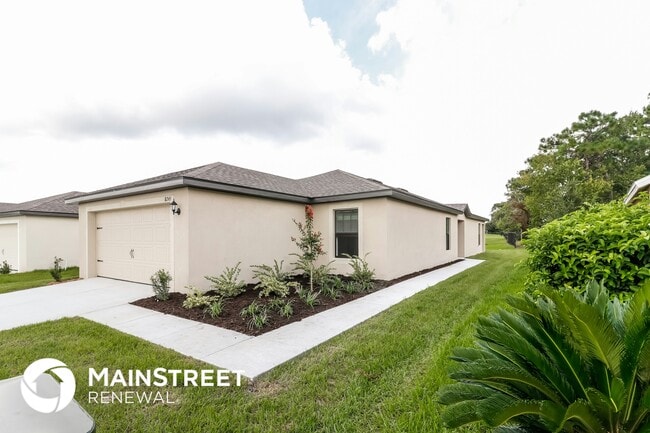 8245 Silverbell Loop in Brooksville, FL - Foto de edificio - Building Photo