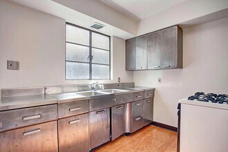 2564 W 5th St, Unit 2560 1/2 in Los Angeles, CA - Building Photo - Building Photo