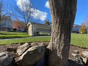 151 Shelter Rock Rd in Danbury, CT - Building Photo - Building Photo