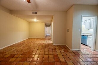 1910 Robbins Pl in Austin, TX - Building Photo - Building Photo