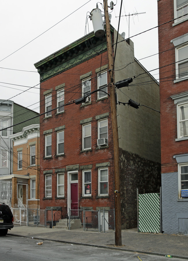 20 Grace St in Jersey City, NJ - Building Photo - Building Photo
