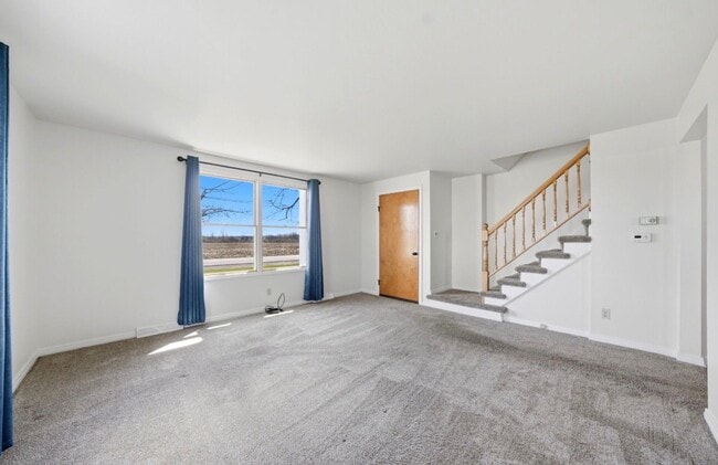 6632 Errick Rd, Unit Right side in North Tonawanda, NY - Foto de edificio - Building Photo