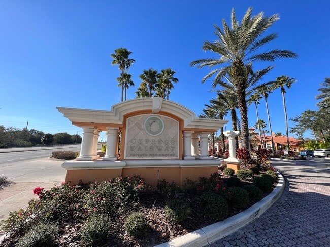 5467 Vineland Rd in Orlando, FL - Building Photo - Building Photo