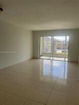 8285 Sunrise Lakes Blvd in Sunrise, FL - Building Photo